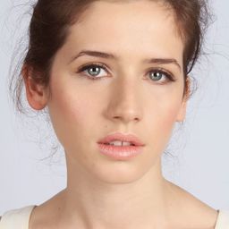 Paula Muñoz 飾演 Berta