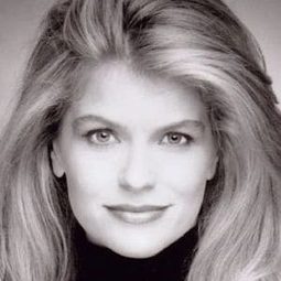 Carla Herd - 聖劍屠魔 3演員 飾演Carissa / Elizena