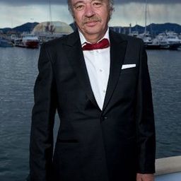 Corneliu Cozmei 飾演 Cornel