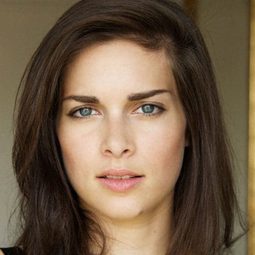 Sophie Mousel - 美好回憶演員 飾演Vanessa