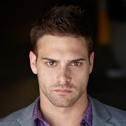 Nicholas Gunn - 邪惡園丁演員 飾演Reporter #1