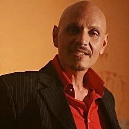 Pierre Salasca 飾演 Matéo