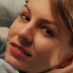 Roxanna Ravenor 飾演 Raggedy Woman