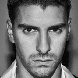 賀督安·畢亞須 飾演 Amine