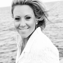 安娜·伊莉莎白·詹姆斯 - 7 from Etheria導演