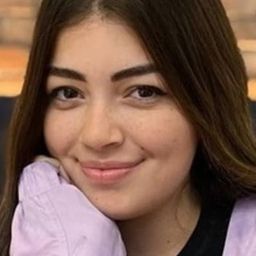 Laila Ahmed Zaher 飾演 