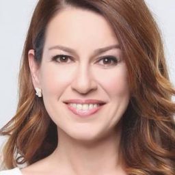 伊佩克·圖茲吉奧盧 飾演 