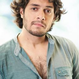 Junaid Khan 飾演 Rohan