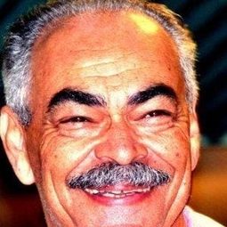 Ismael 'East' Carlo 飾演 Ernesto