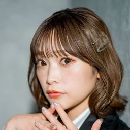 小山百代 飾演 Karen Aijou (voice)