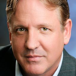 Michael Opal 飾演 James Miller