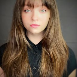 Rileigh McDonald 飾演 