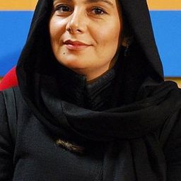 Hengameh Ghaziani 飾演 