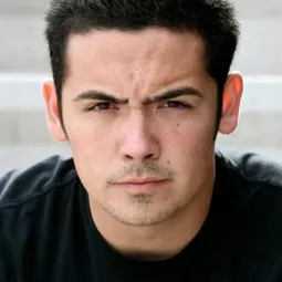 Damien Bray 飾演 Scuba Diver