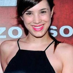 凡妮莎·岡薩雷斯 飾演 Roxy