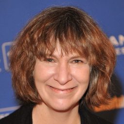 亞曼達·普拉瑪 - 飢餓遊戲2：星火燎原 演員 飾演Wiress