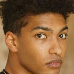 亞蘭尼·馬舍納 飾演 Marlon