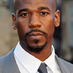 Remi Adeleke - 十字衝鋒車演員 飾演Wade