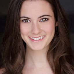 Casey Hartnett 飾演 Mary Young