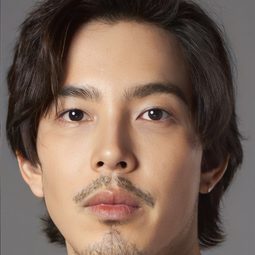 蘇緹拉克·薩布維吉特拉 飾演 Sek