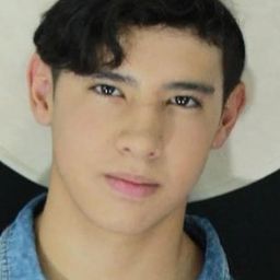 愛德華多·米奈特 飾演 Picho