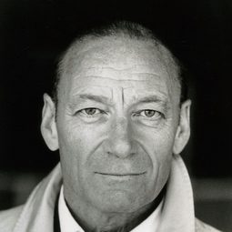 Michael Feast - The Nightwatch演員 飾演Philip Howard