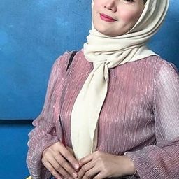 Yana Samsudin 飾演 Fizah Sister