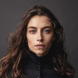 Paloma Coquant 飾演 Sara