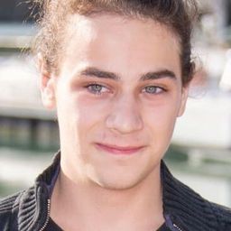 Théophile Baquet 飾演 Théo Leloir, dit Gasoil