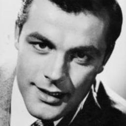 Toni Sailer 飾演 Alan Fox