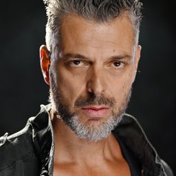 Jean-Christophe Febbrari - 保姆的黑皮書演員 飾演Eduardo