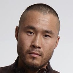 腦門額爾德尼 飾演 Ba Yu