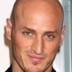 Dylan Kenin - 滅我者演員 飾演Pilot