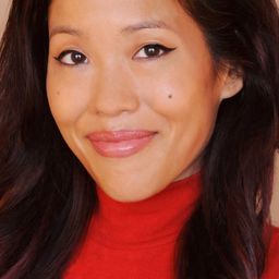 Diana Toshiko 飾演 Bruce's Lady