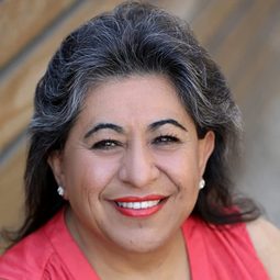 Laura Patalano - 初戀上女孩演員 飾演Manuela