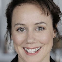 Eva Löbau - 昨日盛開的花朵演員 飾演Anita Koldewey