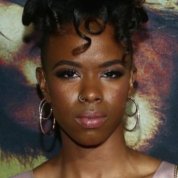 Angel Theory 飾演 Izzy