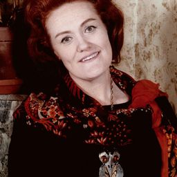 Joan Sutherland 飾演 Mother Rudd