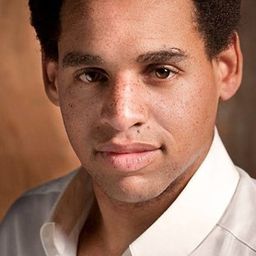 Narayana Cabral 飾演 Guerilla Soldier / Creature / Fighter