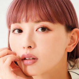 鈴木えみ 飾演 