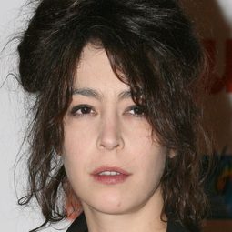 Adrienne Pauly 飾演 Lila