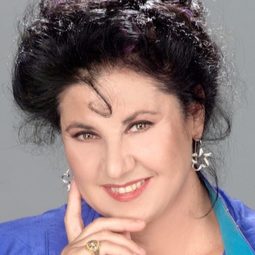 Marisa Laurito - W gli sposi演員 飾演Rosetta