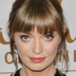 Brittney Irvin - 芭比之美人魚歷險記 2演員 飾演Ambassador Mirabella (voice)