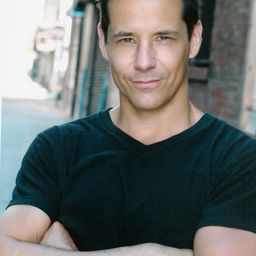 James Villemaire 飾演 Man in Restaurant