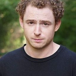 Jonathan Malen 飾演 Robbie Mannheim