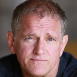 David Lansbury 飾演 Larry