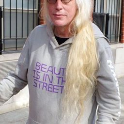 Carlo McCormick 飾演 Self