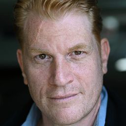 恩諾·卡力許 飾演 Jacobs Vater