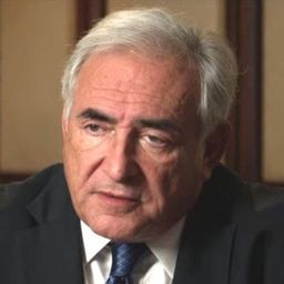 Dominique Strauss-Kahn 飾演 Self - Managing Director, International Monetary Fund