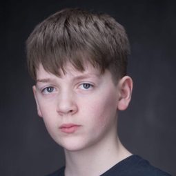 Rodaidh Findlay 飾演 Callum